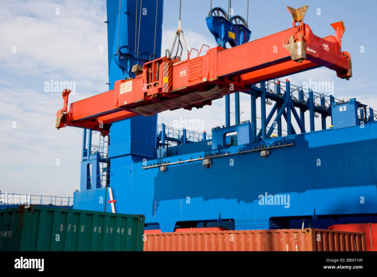 close-up-detail-of-a-container-port-gantry-crane-used-for-lifting-BBXY1W